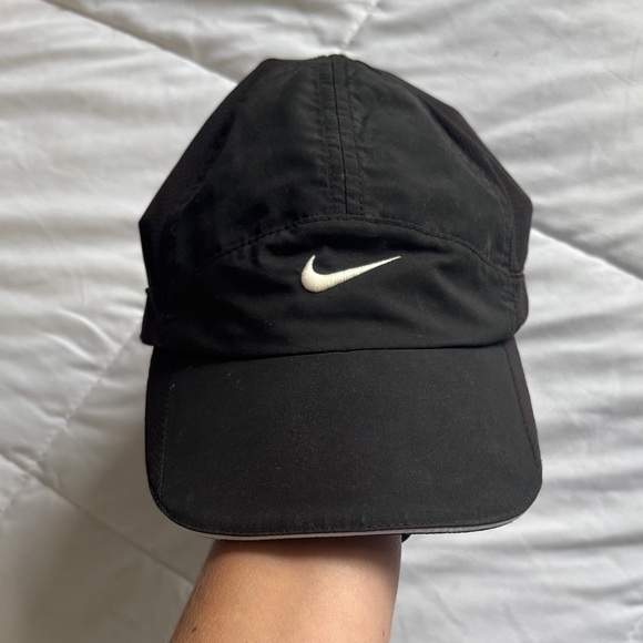 Nike Black and White Sports Cap - Picture 1 of 4